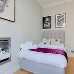 Cg1 - 2 Bedroom Apt, Kensington Garden Square View