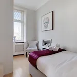 Cg1 - 2 Bedroom Apt, Kensington Garden Square View