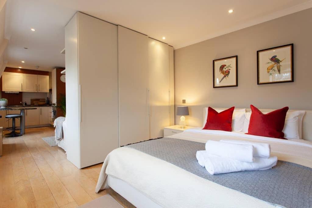 Cg1 - 2 Bedroom Apt, Kensington Garden Square View *