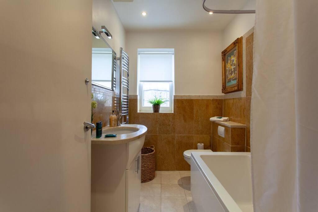 Cg1 - 2 Bedroom Apt, Kensington Garden Square View Londra