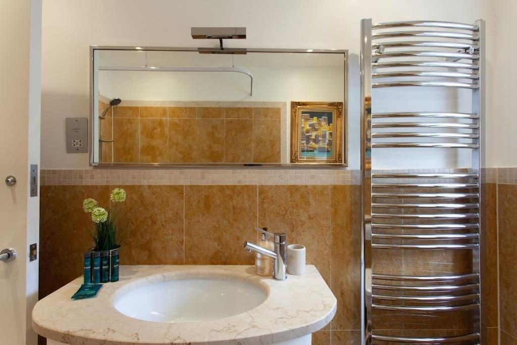 Cg1 - 2 Bedroom Apt, Kensington Garden Square View Appartamento Londra