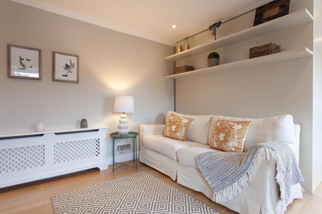 Appartamento Cg1 - 2 Bedroom Apt, Kensington Garden Square View Londra