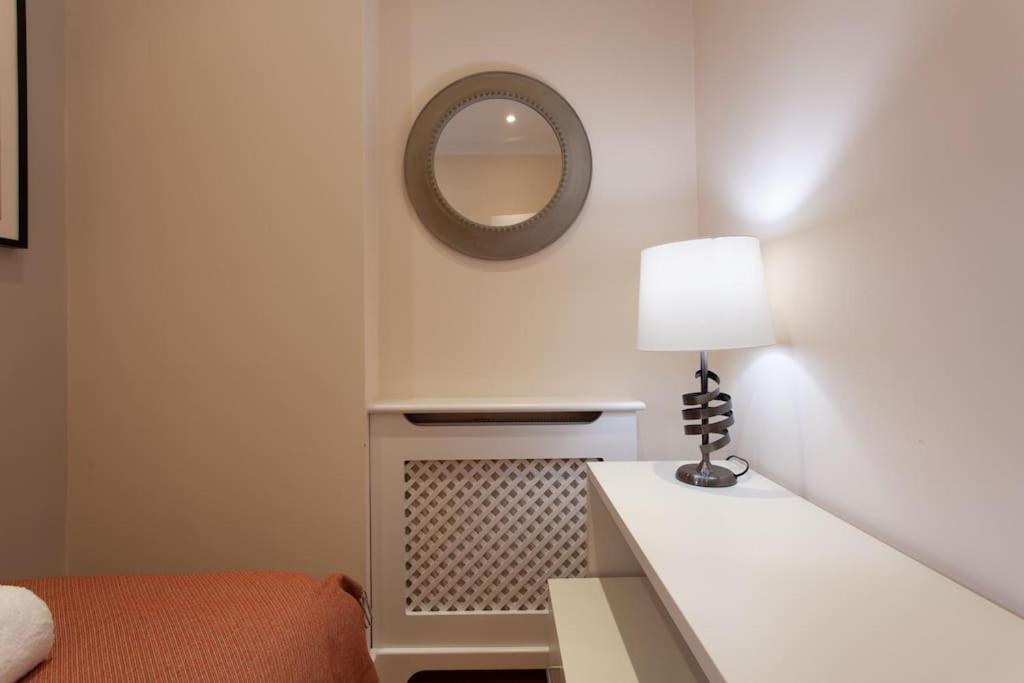 Cg1 - 2 Bedroom Apt, Kensington Garden Square View Appartamento *