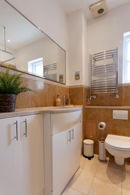 Cg1 - 2 Bedroom Apt, Kensington Garden Square View Appartamento